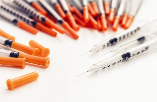 Montón de jeringas médicas para insulina para la diabetes  . —  Fotos de Stock