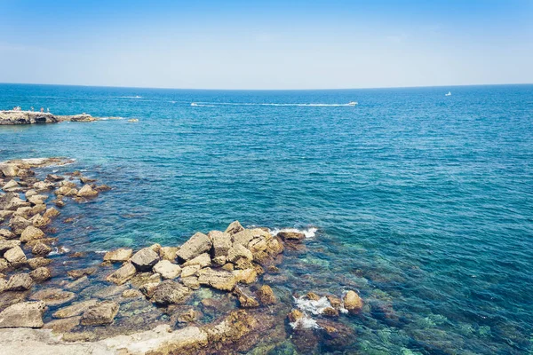 Sicilya manzarası, Ortygia 'nın kayalık sahili (Ortigia) Adası, Sy — Stok fotoğraf
