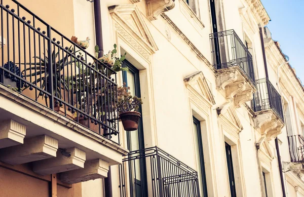 İtalya 'ya Seyahat - Taormina tarihi caddesi, Catania, Sicil