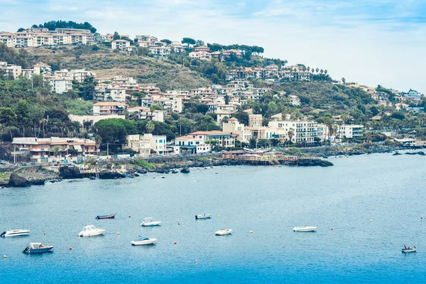 Vista de Acitrezza do lado do mar de Acicastello, Catania, Sic — Fotografia de Stock