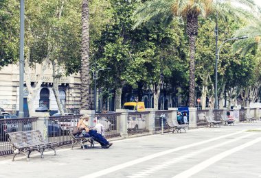 Catania, Sicilya, İtalya 16 Ağustos 2018: evsiz adam sle