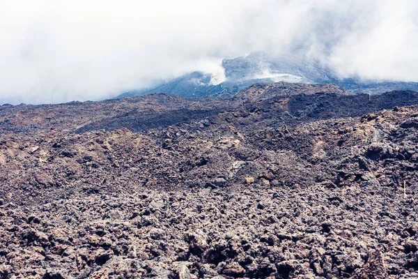 Lava en el Monte Etna, volcán activo en la costa este de Sicilia , — Foto de Stock