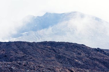 Etna Dağı, İtalya, Sicilya 'nın doğu kıyısında aktif volkan..