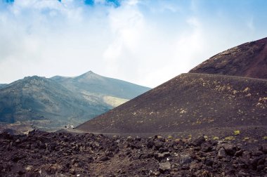 Etna Dağı, İtalya, Sicilya 'nın doğu kıyısında aktif volkan..