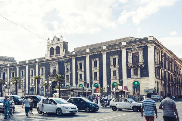 Catania, Sicilië 08 augustus 2018: mensen lopen op historische s — Stockfoto