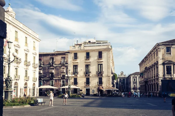 Catania, Sicilië 08 augustus 2018: mensen lopen op historische s — Stockfoto