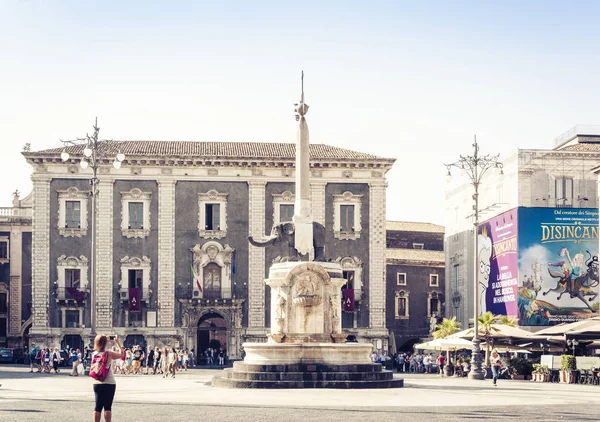 Catania, Sicilië, Italië 14 augustus 2018: mensen lopen op de h — Stockfoto