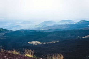 Etna Dağı 'nın Silvestri Kraterleri, doğu kıyılarında aktif volkan