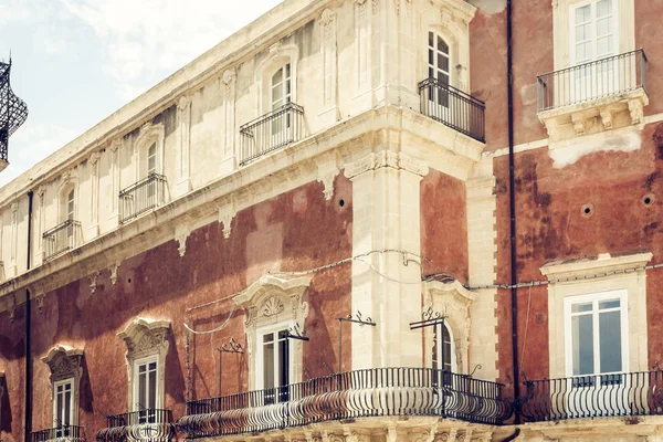 Sizilianische Landschaft, Blick auf alte Gebäude in ortygia (ortigia) isl — Stockfoto