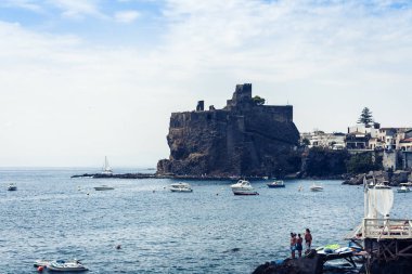 Acicastello Acitrezza, Catania, Sic 'teki antik Norman kalesi