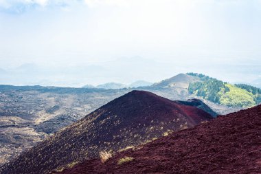 Etna Dağı 'nın Silvestri Kraterleri, doğu kıyılarında aktif volkan