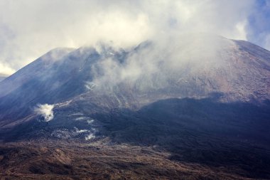 Etna Dağı, İtalya, Sicilya 'nın doğu kıyısında aktif volkan..