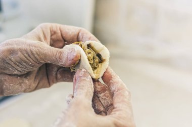 Lezzetli köfte mutfak yapma kadın.