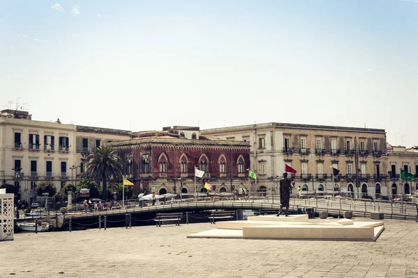 Siracusa, Sicilia, Italia jalá agosto 12, 2018: veleros y súplica —  Fotos de Stock