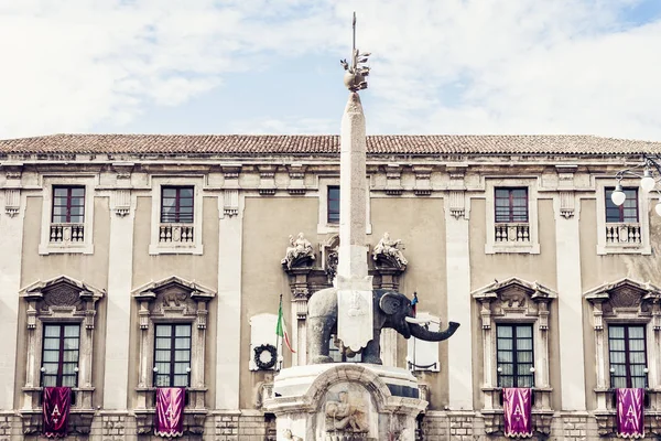 Famous landmark, monument The Elephant's fountain (Fontana dell' — Stockfoto