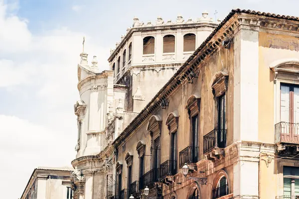 Prachtig stadsgezicht van Italië, historische straat van Catania, Sicilië — Stockfoto