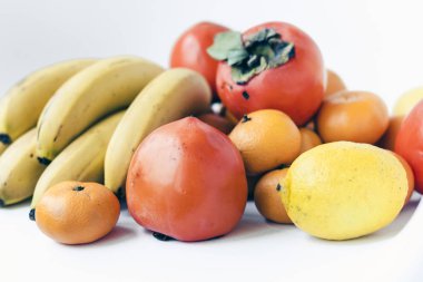 Muzların değişik taze meyveleri, manda