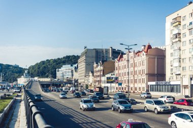 Kiev, Ukrayna 16 Temmuz 2018: Dnipro Nehri 'nin kıyısında.