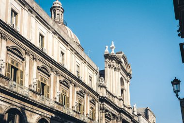 İtalya 'nın güzel şehri, Catania' daki eski katedralin cephesi