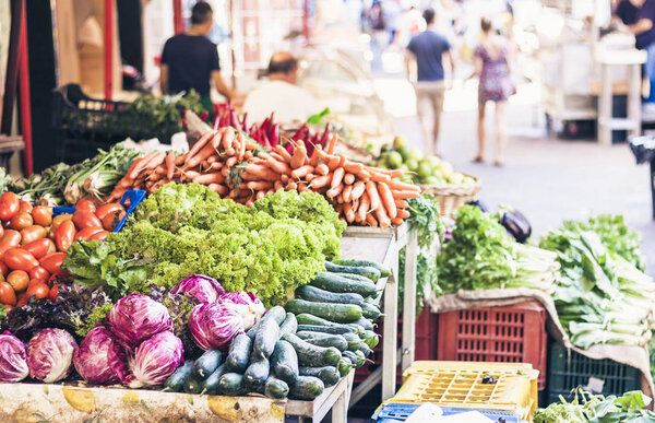Различные красочные свежие овощи на рынке фруктов, Катания
, 