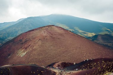 Etna Dağı, İtalya, Sicilya 'nın doğu kıyısında aktif volkan..