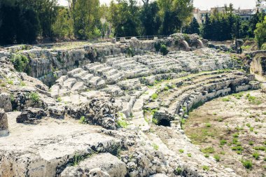 Siracusa 'nın Roma amfitiyatrosu (Siracusa)} Arche' deki harabeler
