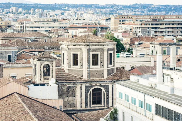 Toits de Catane, paysage urbain aérien, voyage en Sicile, Italie . — Photo