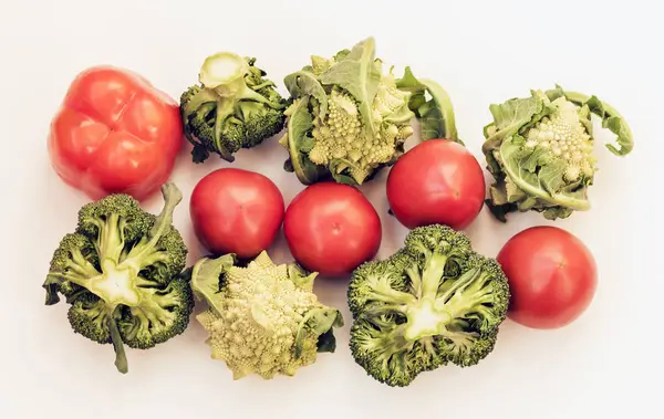 Tanaman berbasis makanan mentah latar belakang sayuran musiman, makanan vegan — Stok Foto