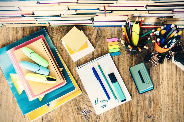 Accesorios de papelería escolar - notebook, copybook stack with pl — Foto de Stock