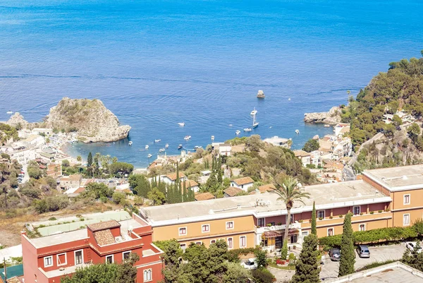 Vista mar com a famosa ilha Isola Bella de Taormina, Sicília, I — Fotografia de Stock