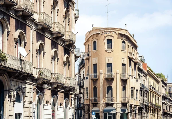 Sicilië, prachtig stadsgezicht van Italië, historische straat van Catan — Stockfoto