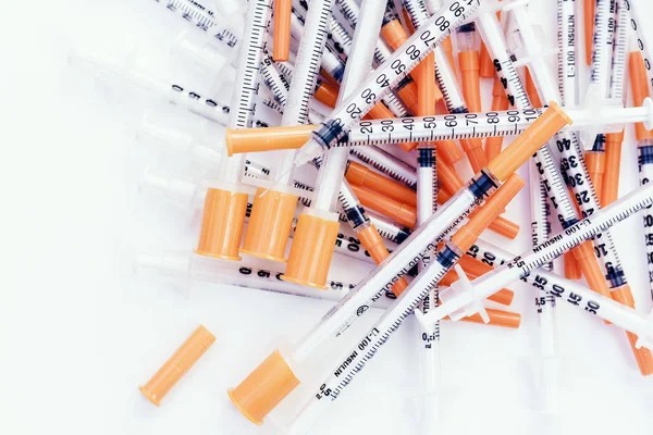 Montón de jeringas médicas para insulina para la diabetes  . — Foto de Stock