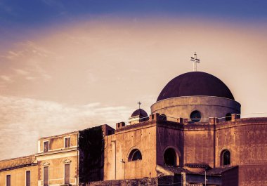 Sicilya 'da günbatımı, antik katedralin bir parçası, manzarası