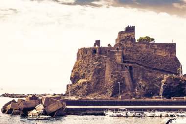 Sicilya 'da günbatımı, Castello Ursino, Catania' daki antik kale.