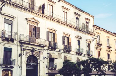 İtalya, Sicilya 'nın güzel şehri, Catan' ın tarihi caddesi.