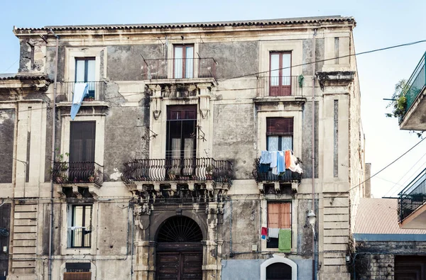 Sicilia, bellissimo paesaggio urbano d'Italia, strada storica di Catan — Foto Stock