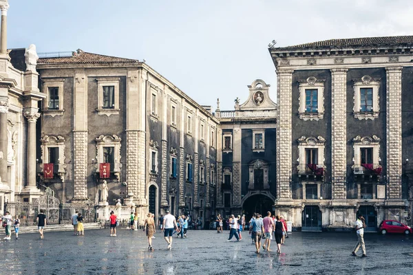 Catania, Sicily, Italy ��� august 15, 2018: people on the histor — 图库照片