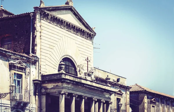 Schöne stadtlandschaft italiens, fassade der alten kathedrale in catania — Stockfoto