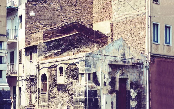 カターニア、シチリア島、イタリアの古代の建物の遺跡. — ストック写真