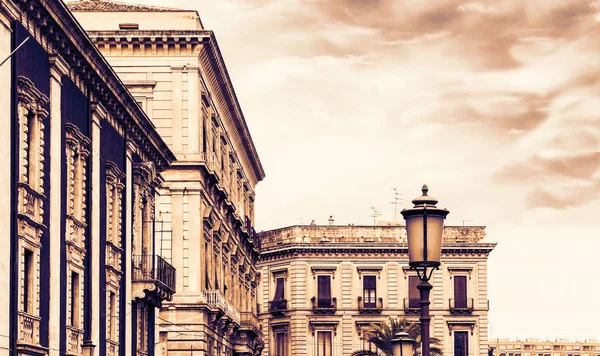 Сицилия, красивый городской пейзаж Италии, историческая улица Катана — стоковое фото