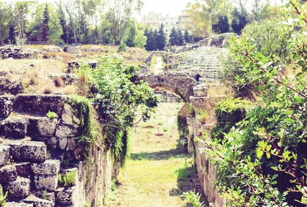 Entrée des ruines de l'amphithéâtre romain de Syracuse (Siracus — Photo