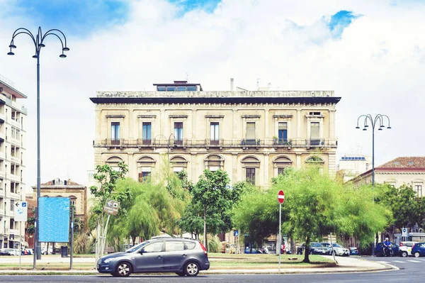 Arquitectura tradicional de Sicilia en Italia, calle típica de C —  Fotos de Stock