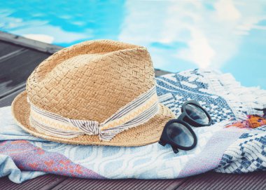 Eski yaz hasır hasır hasır plaj şapkası, güneş gözlüğü, örtü bea