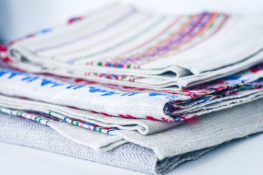 Geleneksel el işlemeli dokuma kumaş havlular.