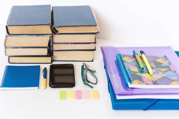 Iskola írószer tartozékok - notebook, másolókönyv, műanyag fold — Stock Fotó