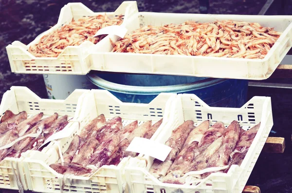 Fruits de mer frais à vendre sur le marché aux poissons Pescheria de Catane , — Photo