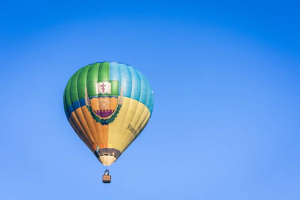 Kiev, Ucraina, Cipro 19 agosto 2019: mongolfiera vola nel cielo ov — Foto Stock