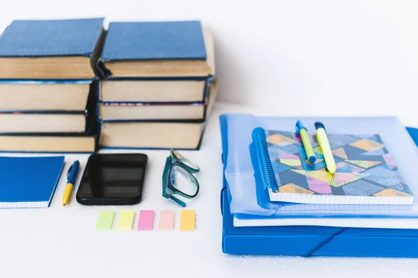 Retour à l'école. Accessoires de papeterie pour carnets de notes , — Photo