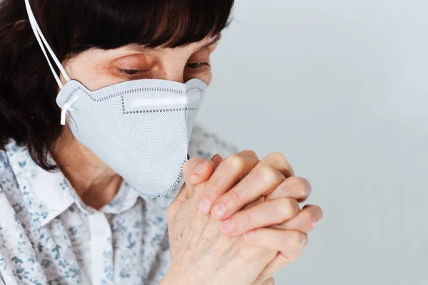 Concepto Covid Cuarentena Por Coronavirus Rostro Anciana Enferma Con Máscara — Foto de Stock