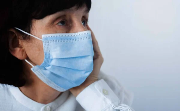 Coronavirus Quarantäne Und Luftverschmutzung Pm2 Konzept Gesicht Einer Alten Kranken — Stockfoto